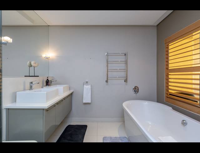 3 BEDROOM APARTMENT TO LET IN CAMPS BAY